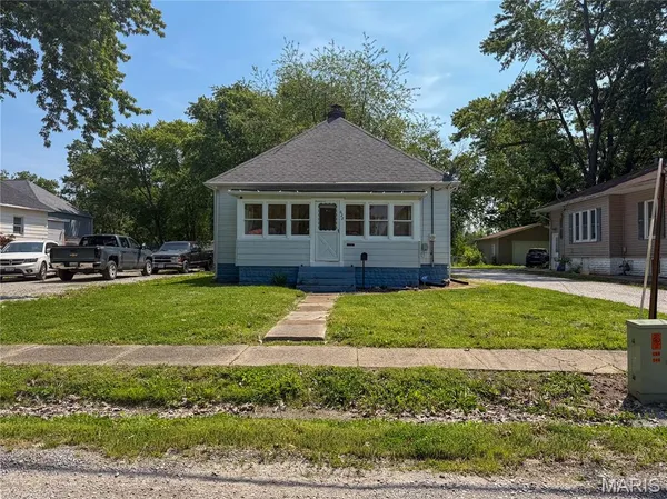 $80,000 | 622 South Wood Street, Staunton, IL 62088