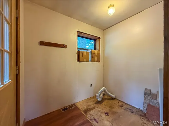 $160,000 | 97 East Lakeview Drive, De Soto, MO 63020