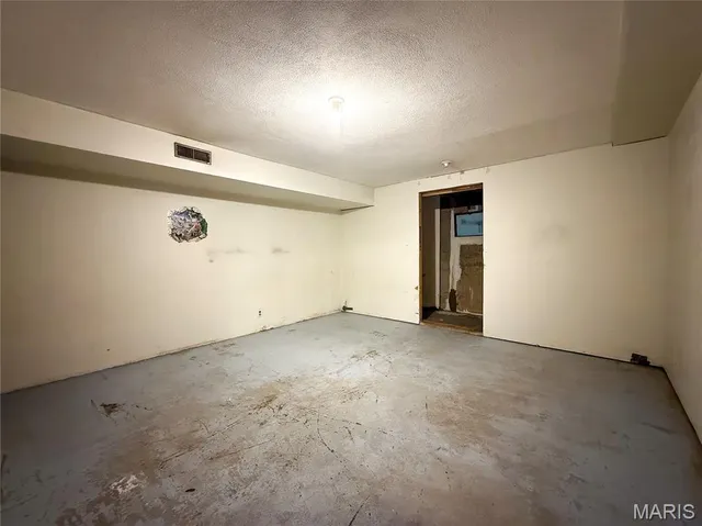 $160,000 | 97 East Lakeview Drive, De Soto, MO 63020