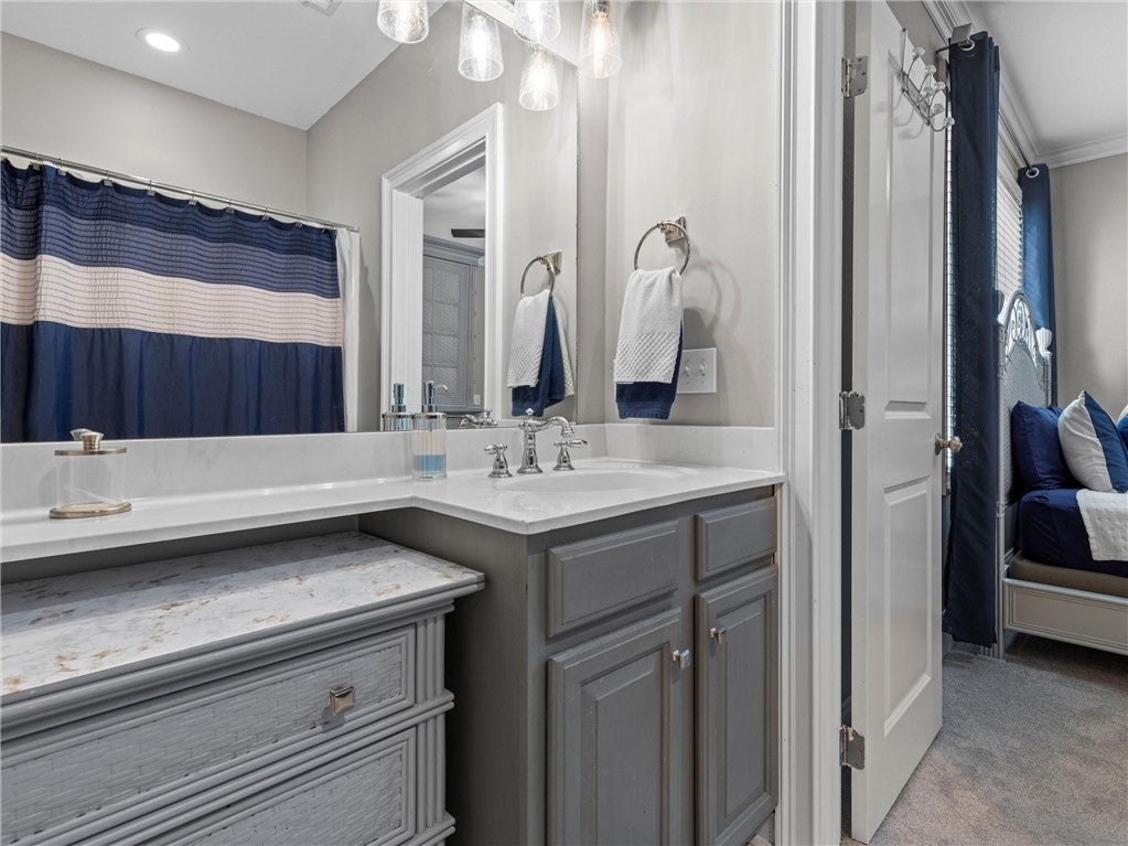 390 Marina Point Road, Unit D201 Dadeville, AL 36853 - Photo 30 of 44 guest bathroom