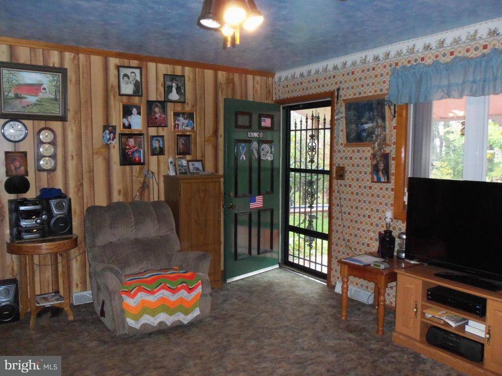2406 Hilltop Road Manheim, PA 17545 - Photo 3 of 16