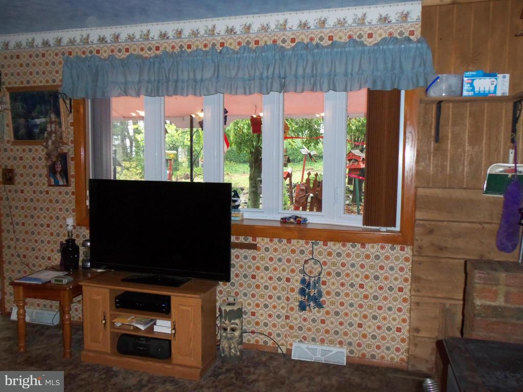 2406 Hilltop Road Manheim, PA 17545 - Photo 4 of 16
