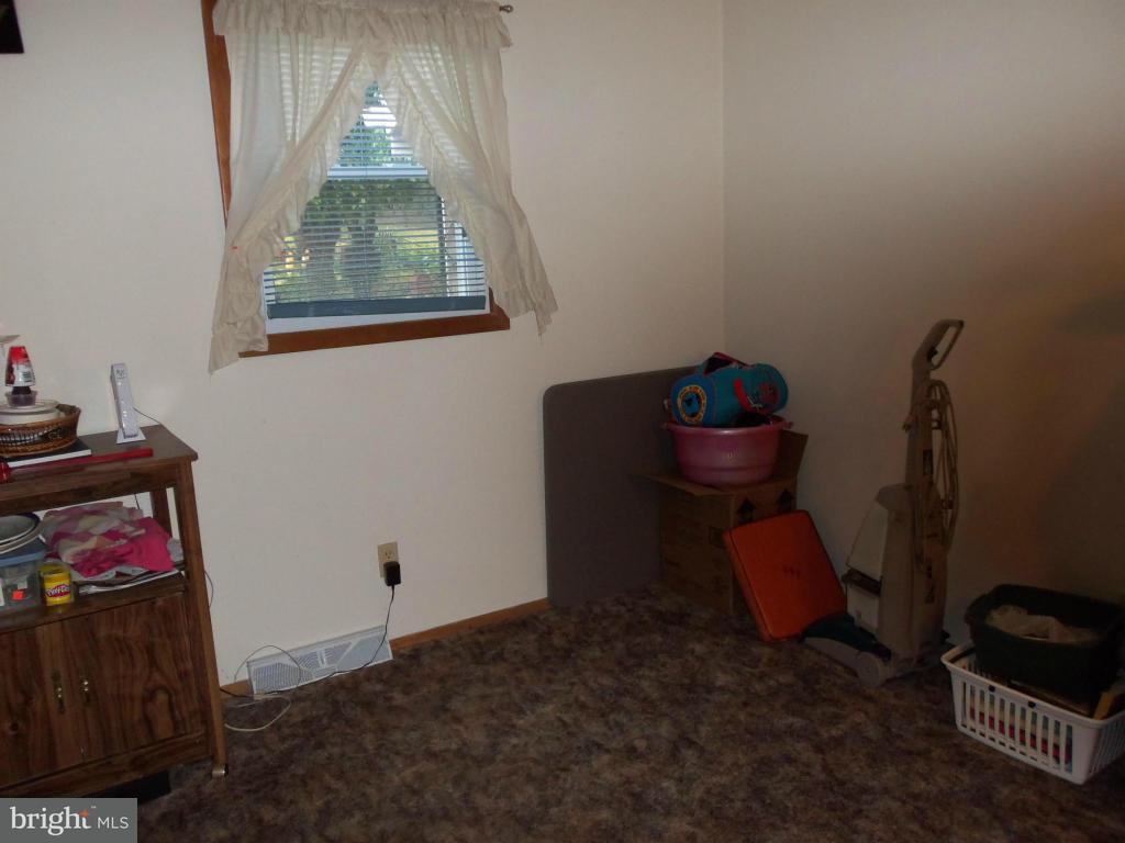 2406 Hilltop Road Manheim, PA 17545 - Photo 7 of 16