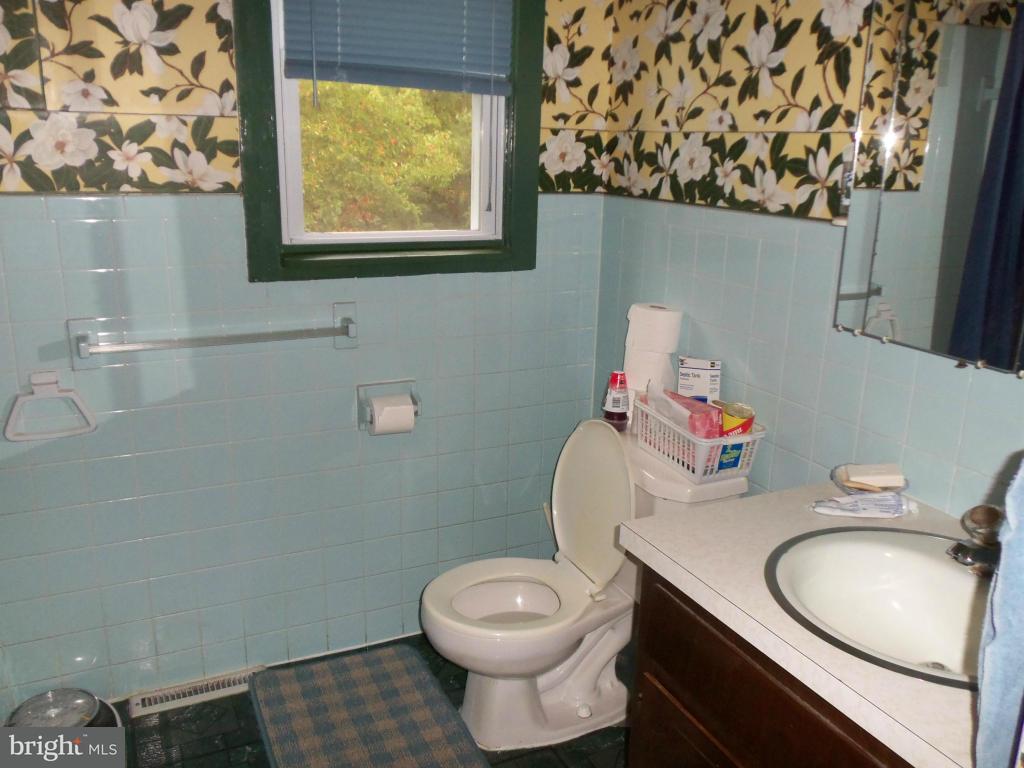 2406 Hilltop Road Manheim, PA 17545 - Photo 8 of 16