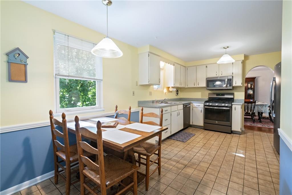 152 North Jamestown Road Coraopolis, PA 15108 - Photo 11 of 26 Gallery Image 11