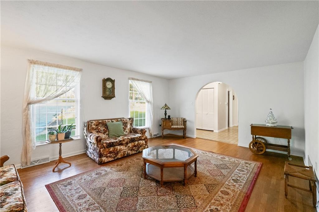 152 North Jamestown Road Coraopolis, PA 15108 - Photo 5 of 26 Gallery Image 5