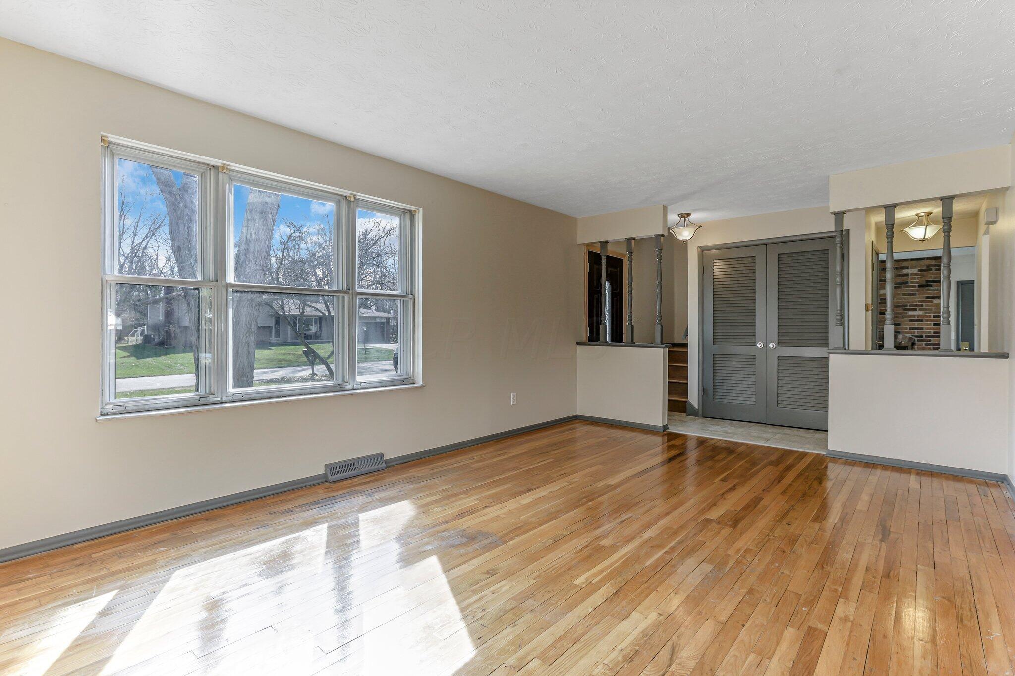 2470 Merbrook Road Columbus, OH 43235 - Photo 8 of 50 4-web-or-mls-5F3A0302