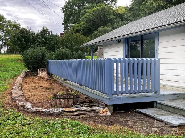 a view of a back yard of the house