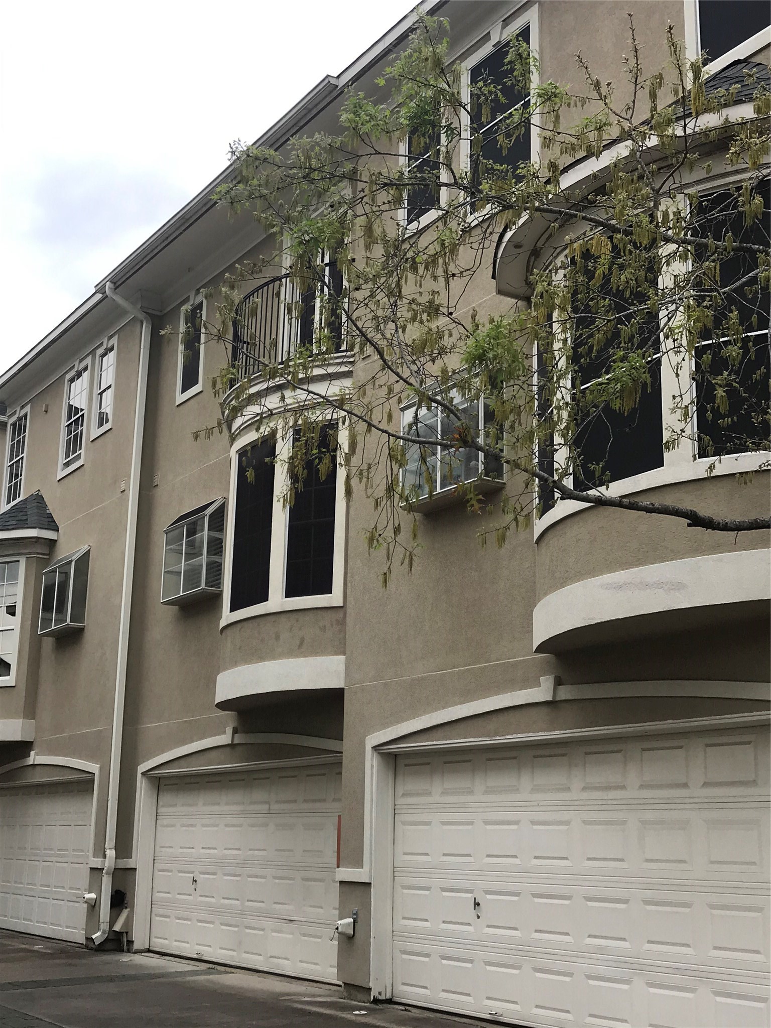 1906 Vermont Street, Unit E Houston, TX 77019 - Photo 8 of 9 a house view with a outdoor space