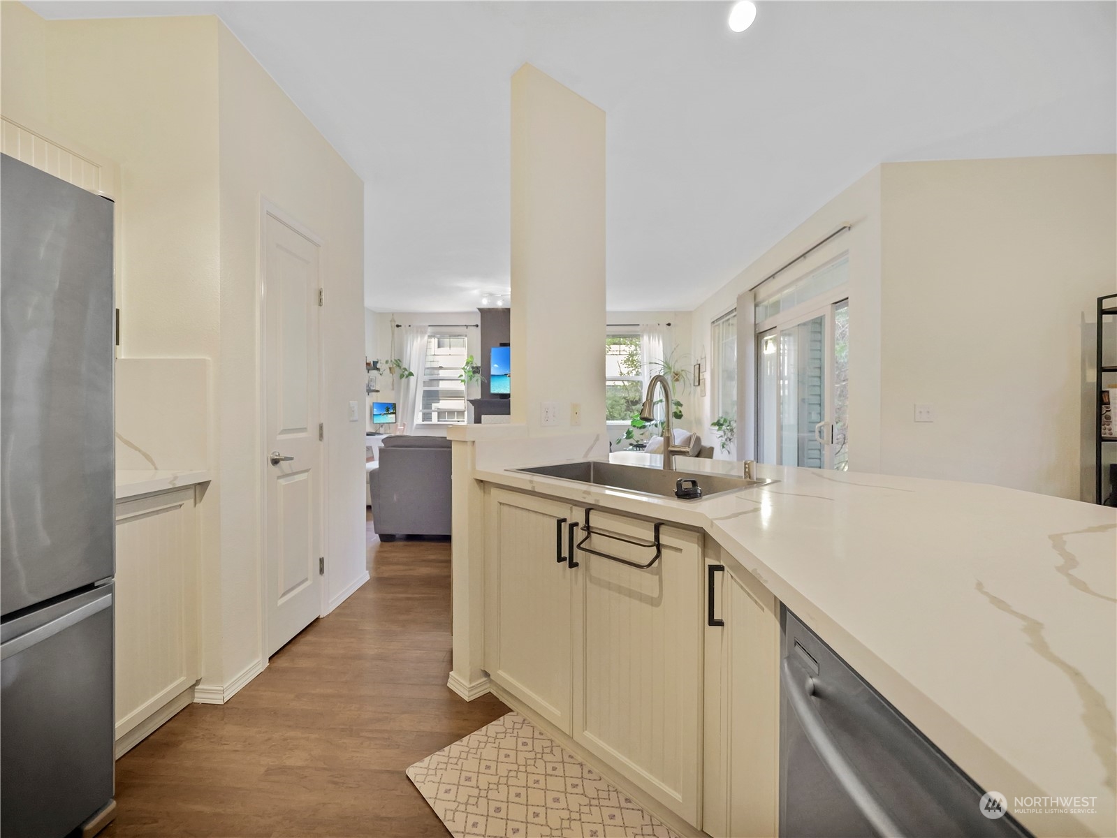 1500 South 18th Street, Unit J 101 Renton, WA 98055 - Photo 9 of 36 Gallery Image 9