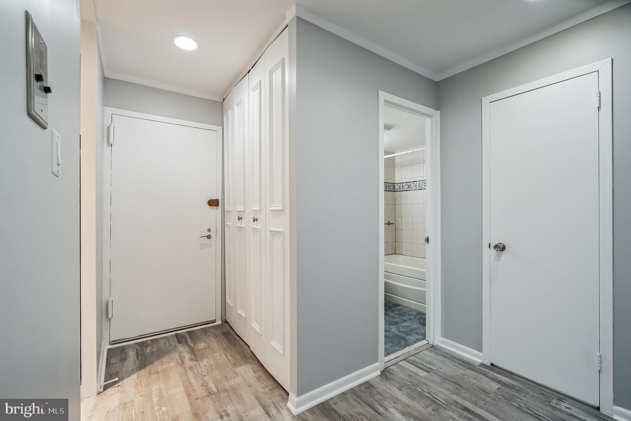 6100 Henry Avenue, Unit 4I Philadelphia, PA 19128 - Photo 8 of 30 a view of entryway with wooden floor