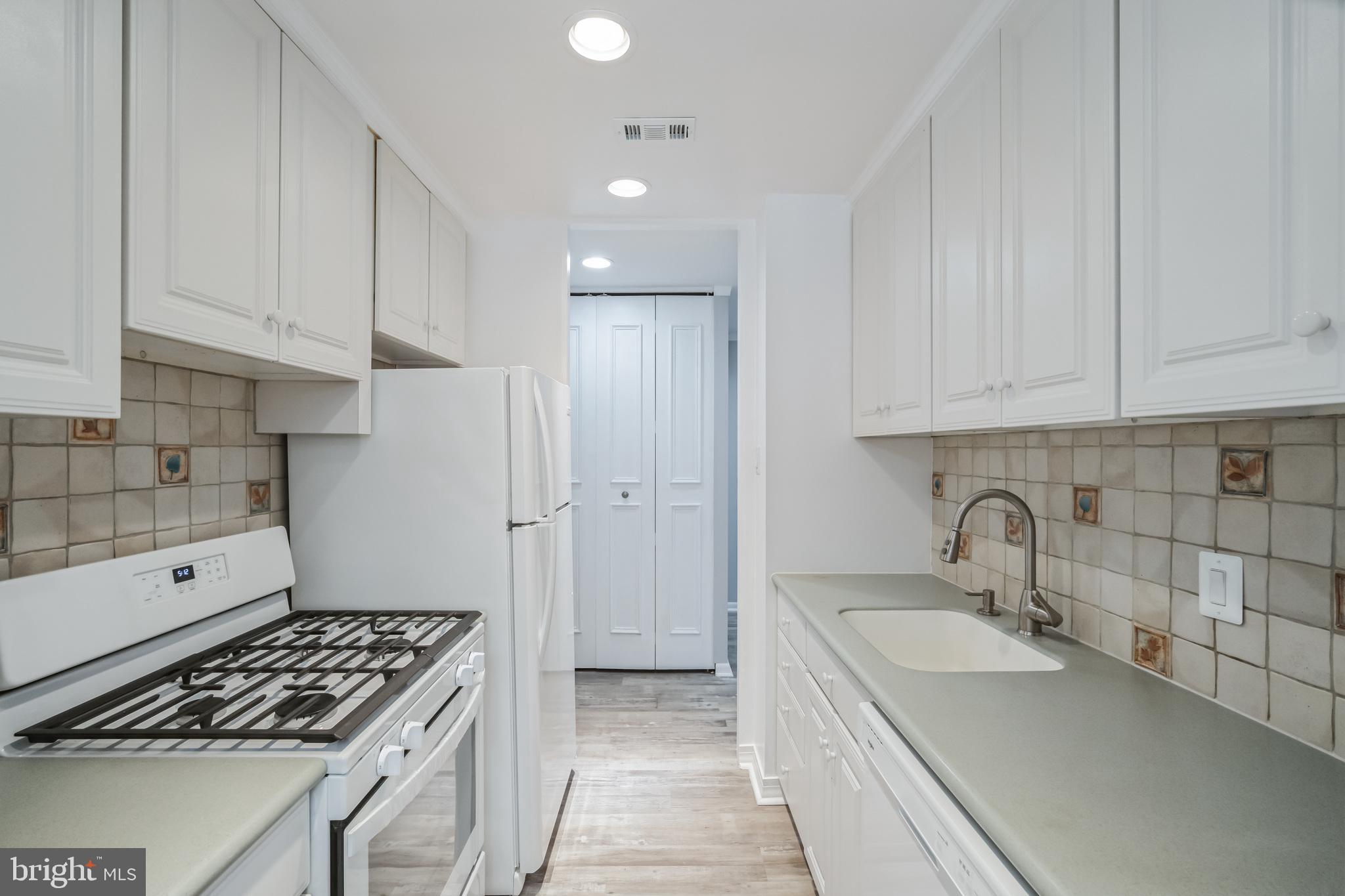 6100 Henry Avenue, Unit 4I Philadelphia, PA 19128 - Photo 10 of 30 a kitchen with granite countertop a sink stove and cabinets