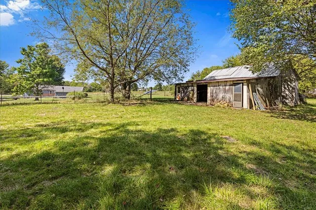 $304,000 | 1143 Highway 69, Lathrop, MO 64465