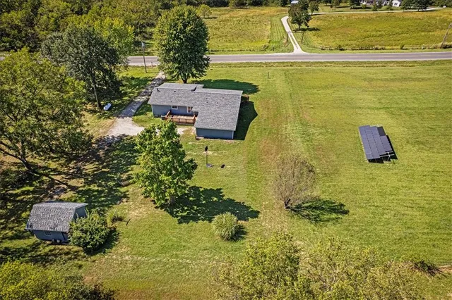 $304,000 | 1143 Highway 69, Lathrop, MO 64465