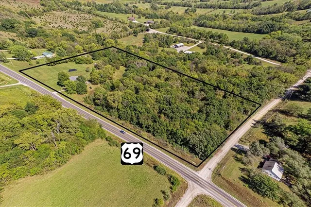 $304,000 | 1143 Highway 69, Lathrop, MO 64465