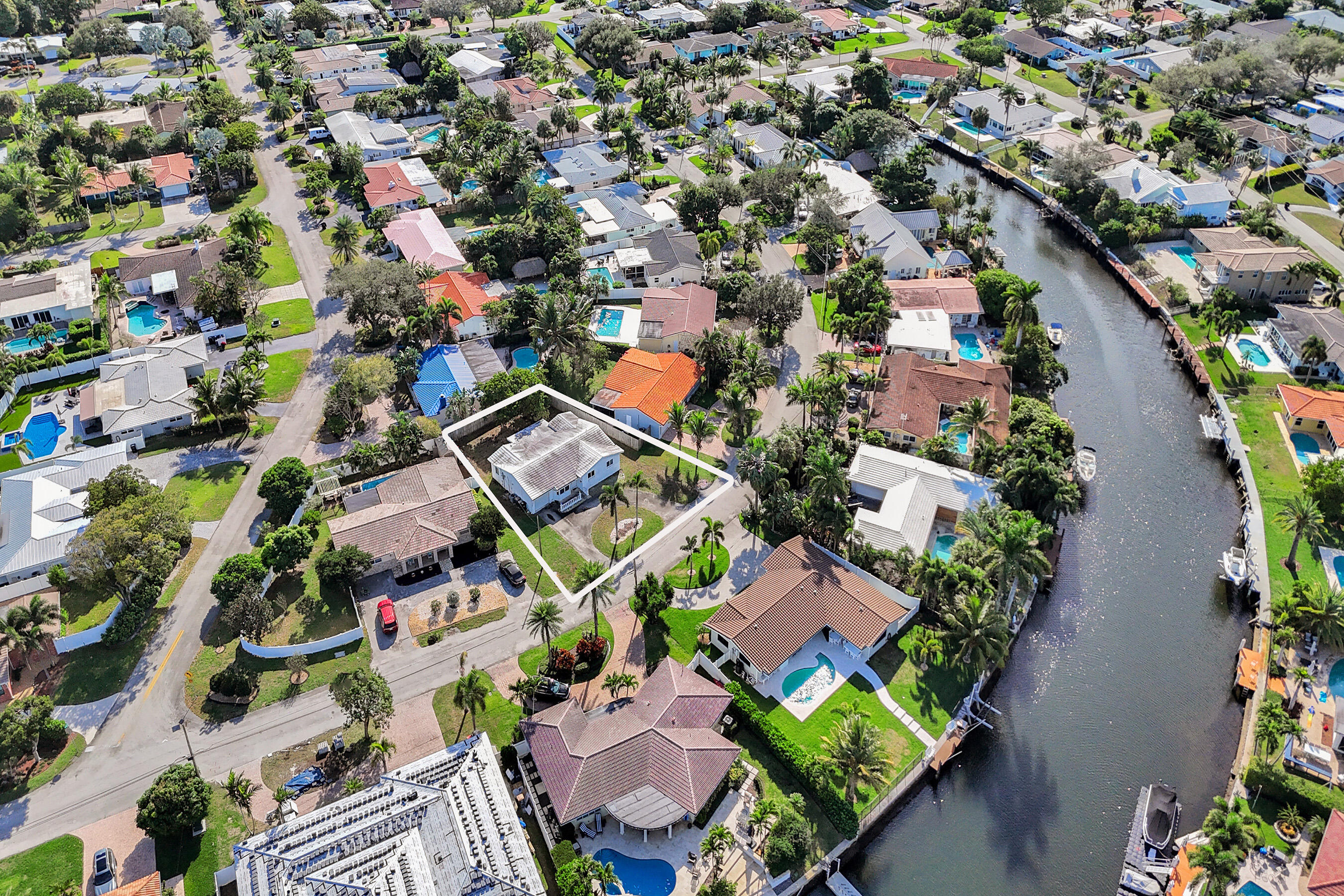 2110 Northeast 29th Street Lighthouse Point, FL 33064 - Photo 6 of 12 DJI_20260119142153_0013_D