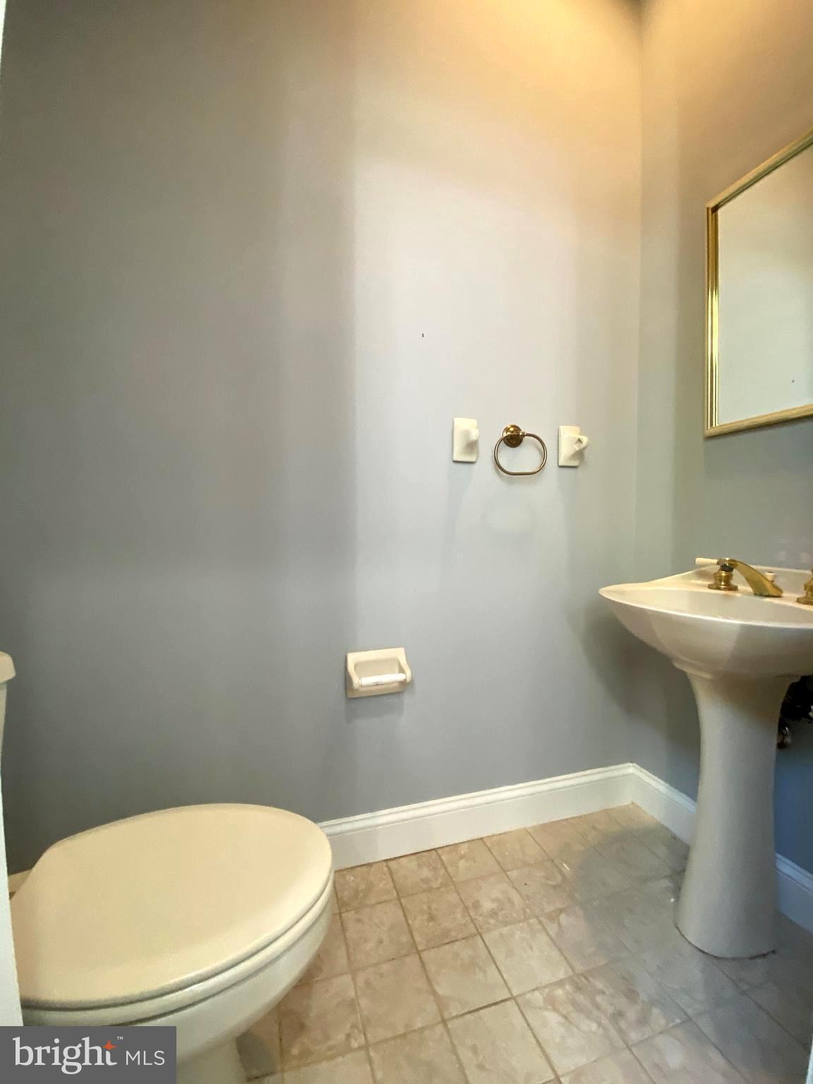3827 Inverness Road Fairfax, VA 22033 - Photo 17 of 21 Gallery Image 17