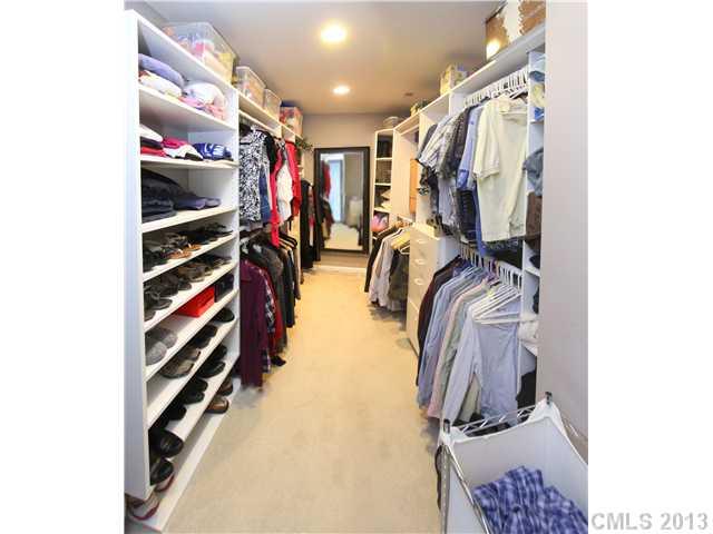 623 Clearbrook Road Matthews, NC 28105 - Photo 8 of 16 Gallery Image 8