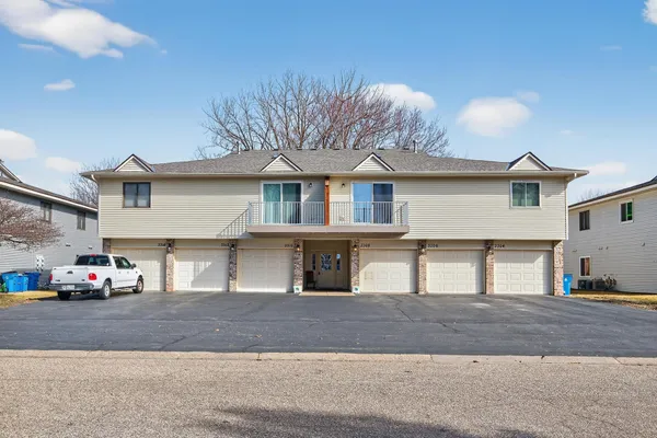 $194,900 | 3306 Greenbrier Street, Unit 3306D, Vadnais Heights, MN 55127