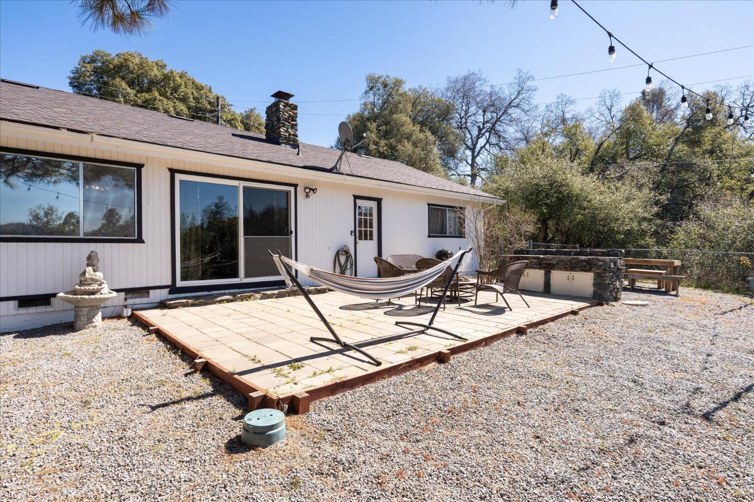 42324 Buckeye Road Oakhurst, CA 93644 - Photo 36 of 45 a view of a terrace with chairs and wooden fence