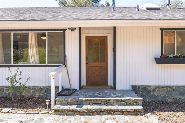 a view of a entryway of the house