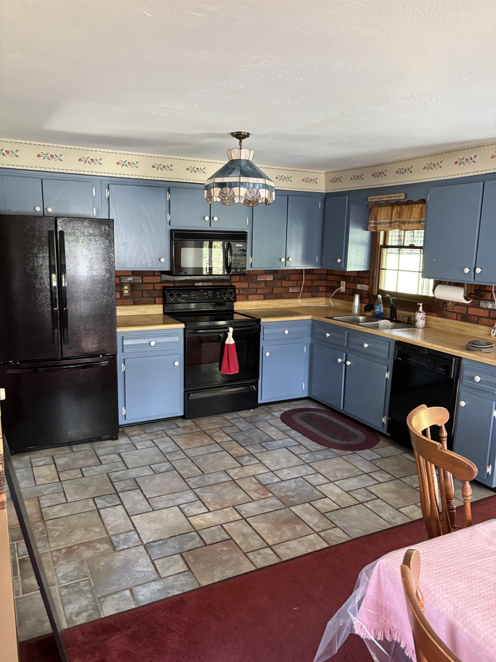 676 Cohas Avenue Manchester, NH 03109 - Photo 9 of 12