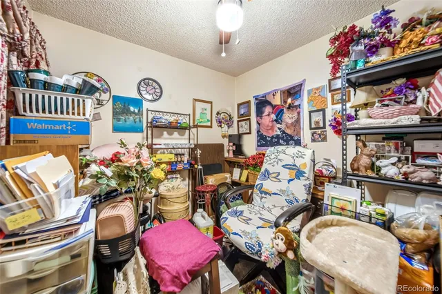 a very nice looking room with lots of stuff and furniture