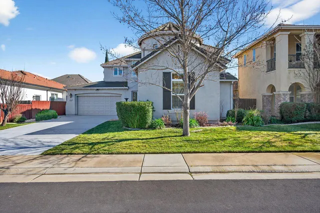 $829,990 | 6832 Salvaterra Circle, Elk Grove, CA 95757