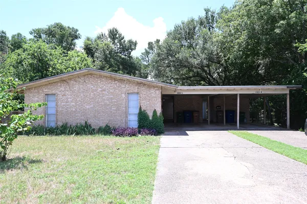 $1,750 | 2303 Western Trails Boulevard, Unit A, Austin, TX 78745