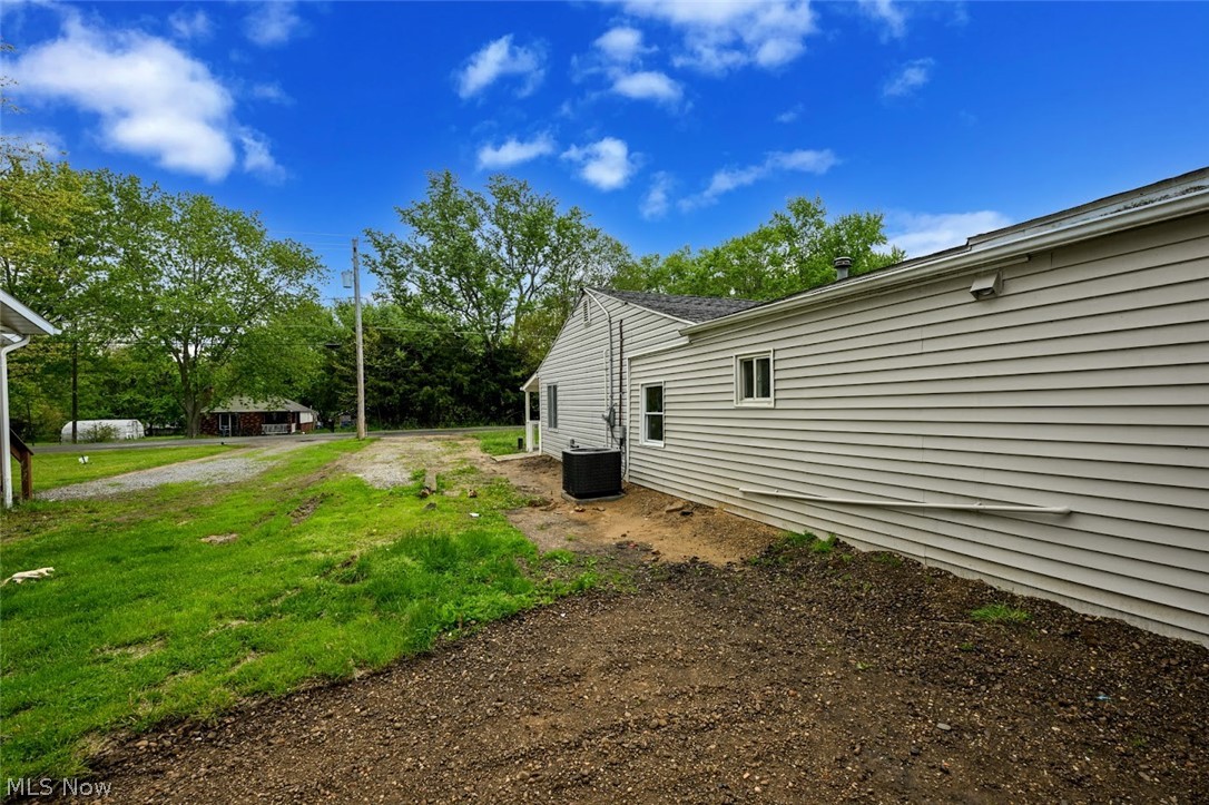 916 Abington Road Akron, OH 44312 - Photo 5 of 27