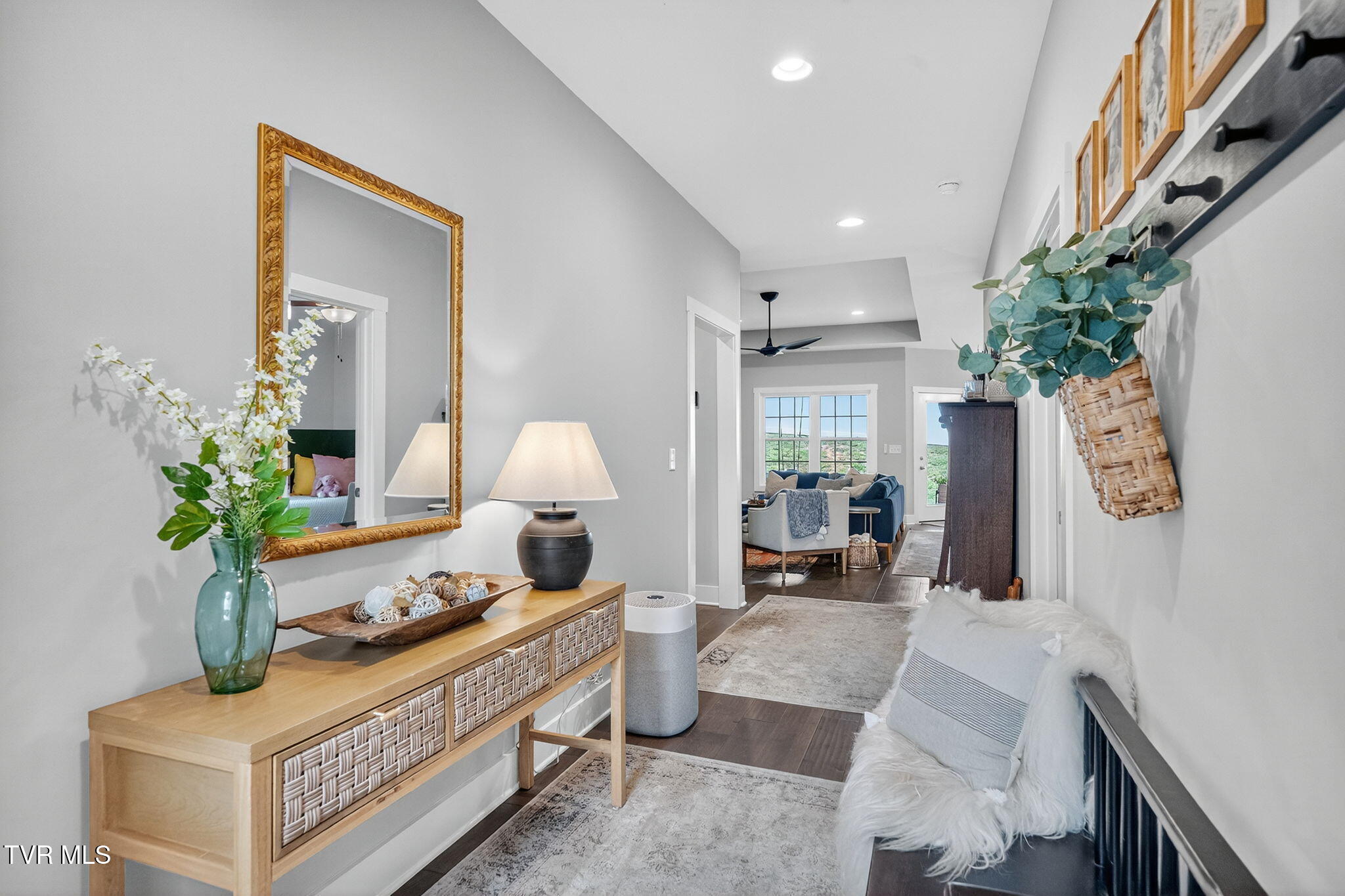 118 Gunners Way Gray, TN 37615 - Photo 2 of 33 Foyer