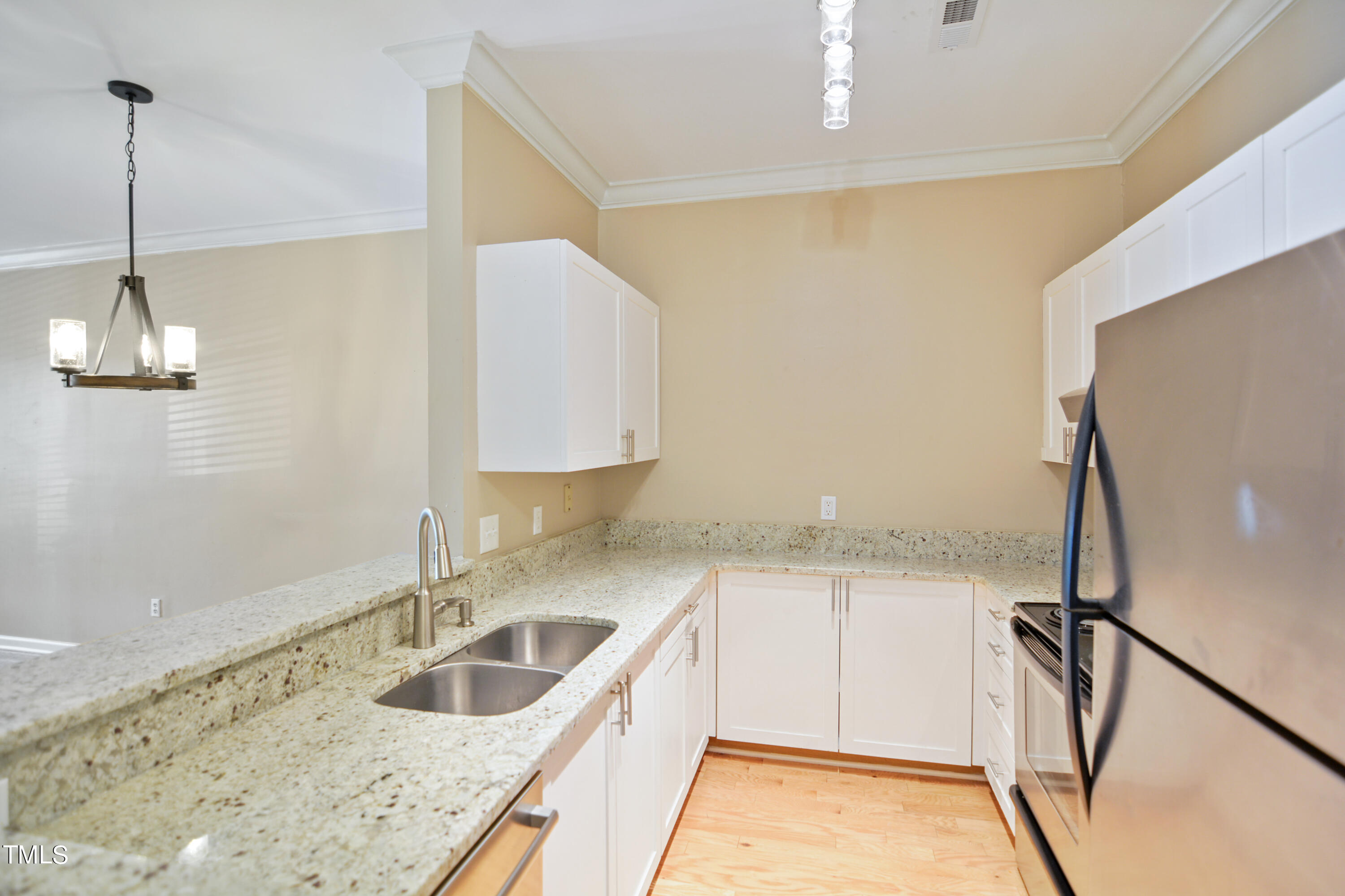 1050 Washington Street, Unit 102 Raleigh, NC 27605 - Photo 7 of 16 09