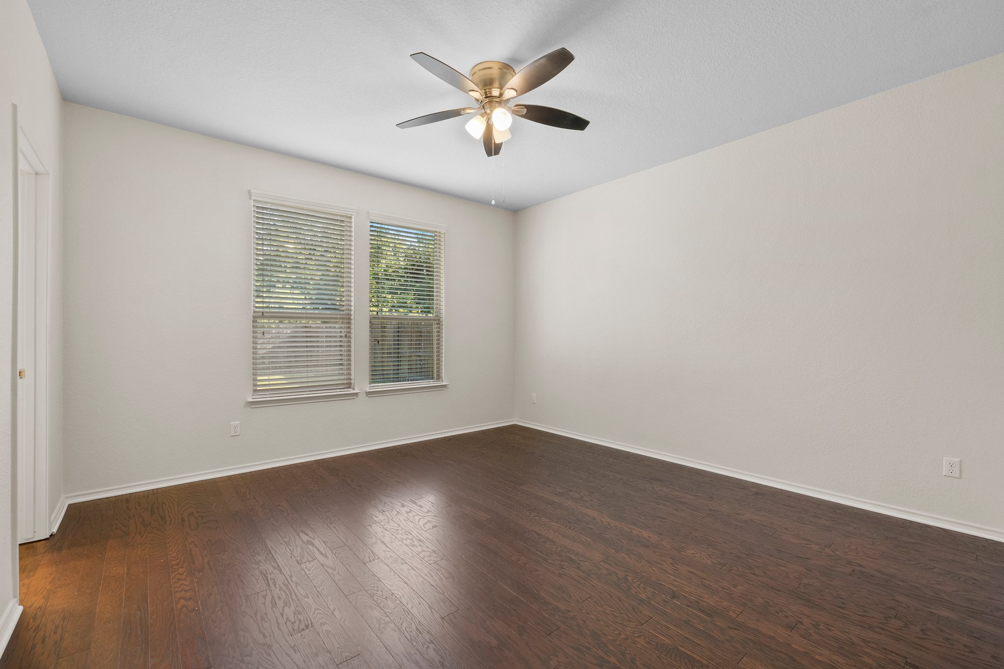 537 Bonnet Boulevard Georgetown, TX 78628 - Photo 13 of 25 Large primary bedroom.