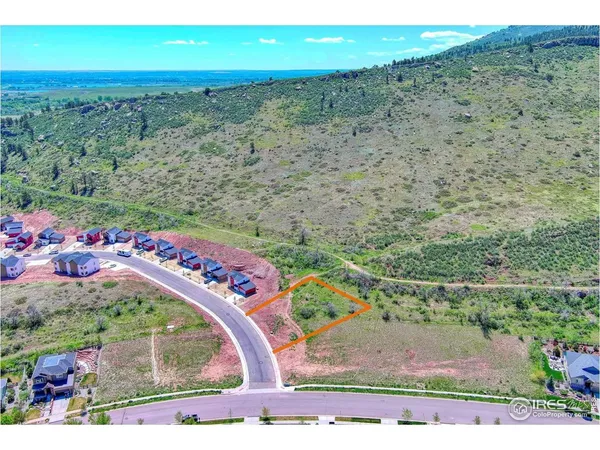 view of an outdoor space with mountain view