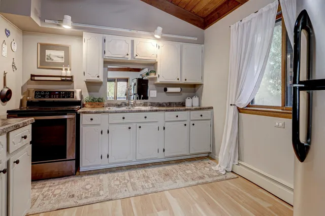 $349,900 | 2470 Deckner Avenue, Green Bay, WI 54302