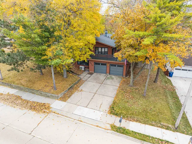$349,900 | 2470 Deckner Avenue, Green Bay, WI 54302