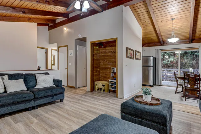 $349,900 | 2470 Deckner Avenue, Green Bay, WI 54302