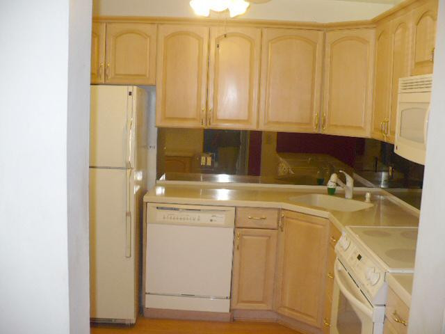 134 South Cypress Road, Unit 426 Pompano Beach, FL 33060 - Photo 2 of 10 Kitchen