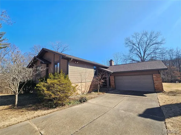 $250,000 | 5746 Karamar Drive, St. Louis, MO 63128
