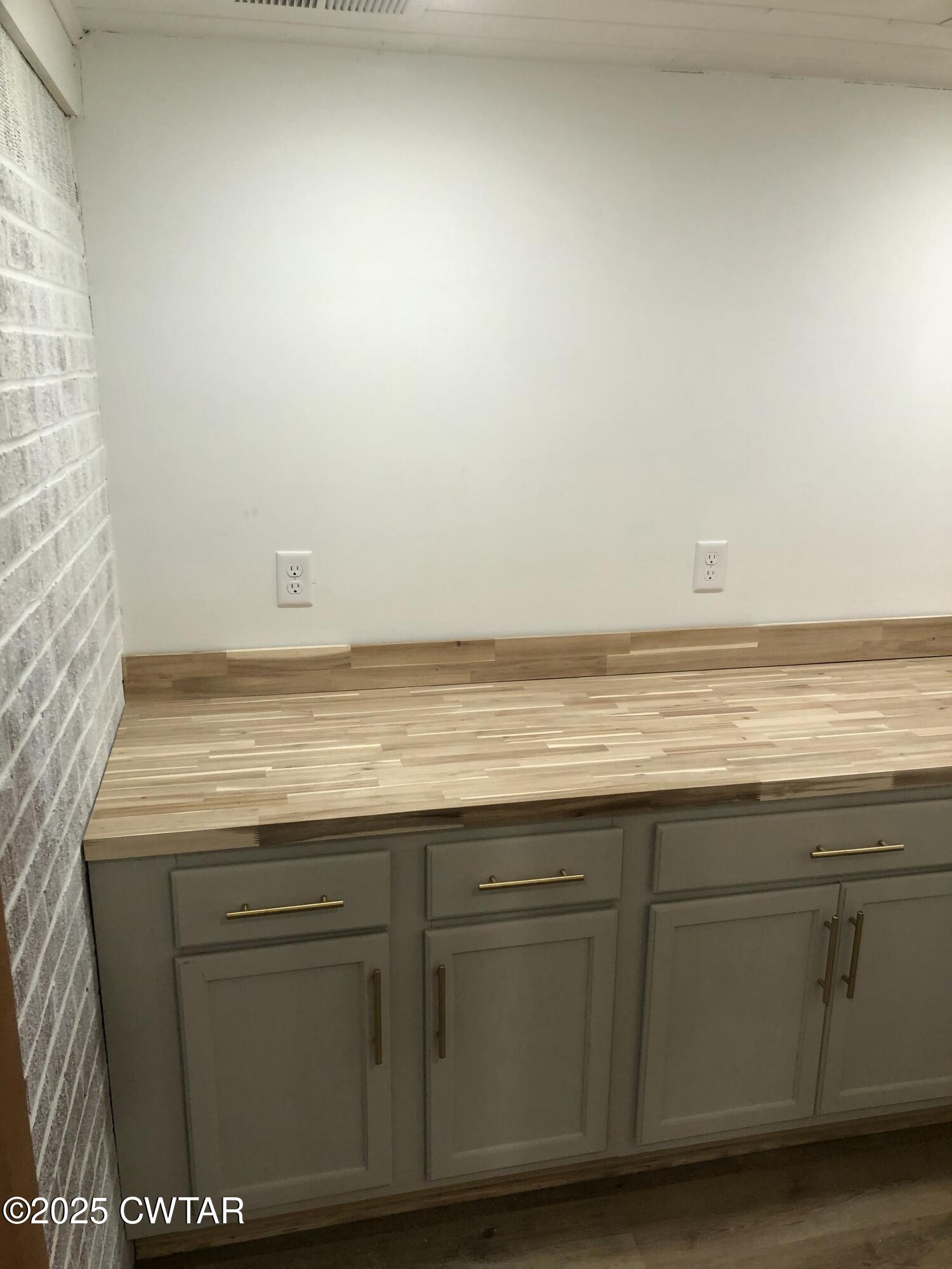 49 Primrose Drive Jackson, TN 38305 - Photo 14 of 20 a view of an empty room and window