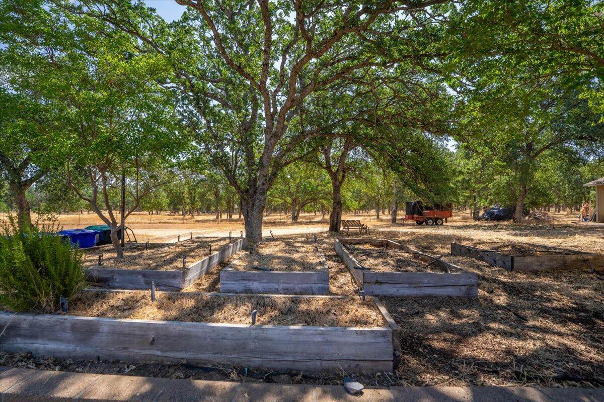 13185 Montecito Road Red Bluff, CA 96080 - Photo 33 of 36 13185 Montecito Rd GARDEN BOXES