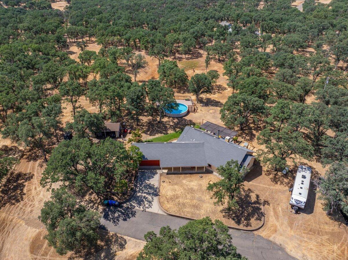 13185 Montecito Road Red Bluff, CA 96080 - Photo 34 of 36 an aerial view of multiple house