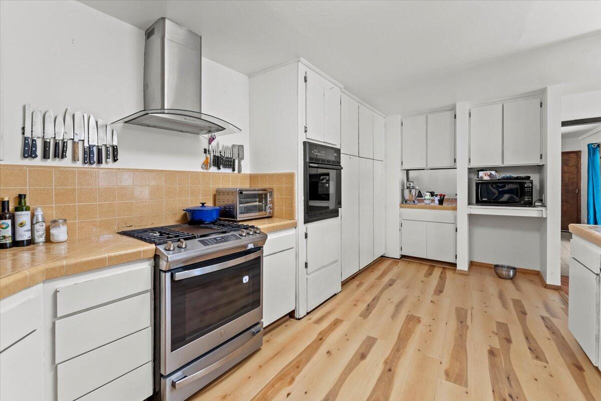 13185 Montecito Road Red Bluff, CA 96080 - Photo 4 of 36 a kitchen with white cabinets and appliances