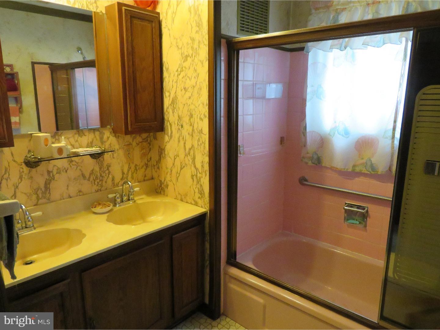 27 Hamlet Road Levittown, PA 19056 - Photo 11 of 18 Bathroom