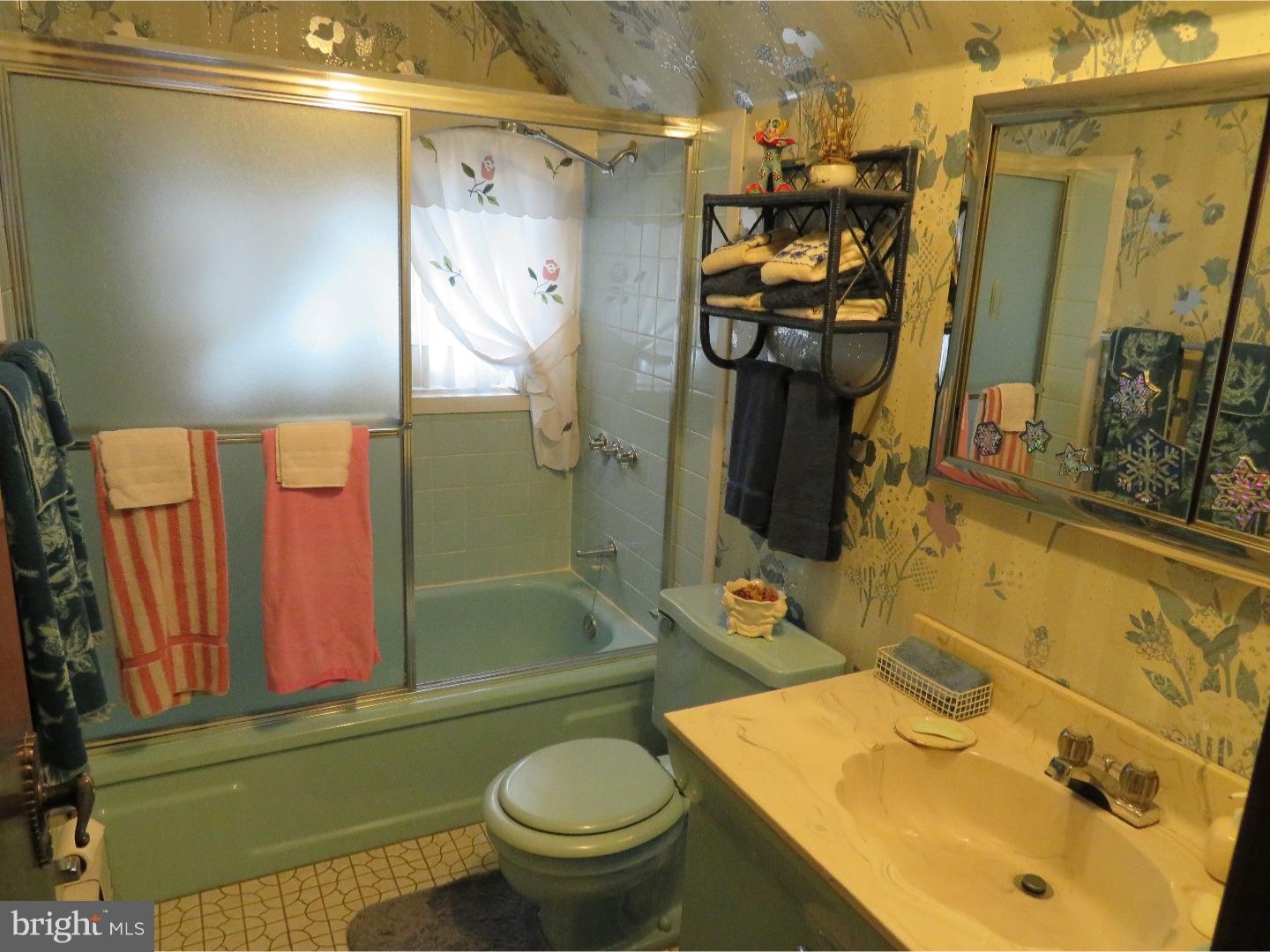 27 Hamlet Road Levittown, PA 19056 - Photo 14 of 18 Bathroom
