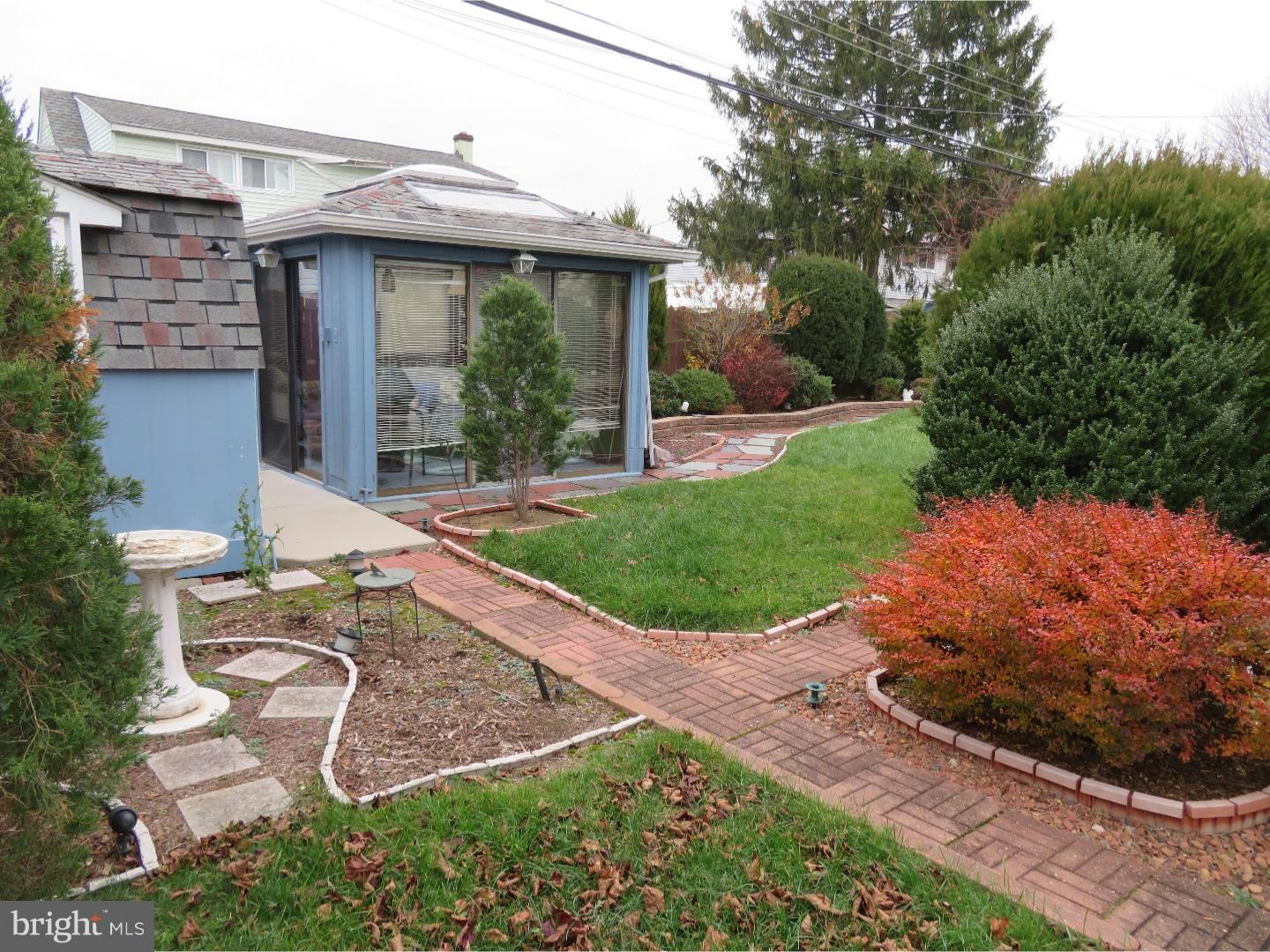 27 Hamlet Road Levittown, PA 19056 - Photo 15 of 18 Exterior Back