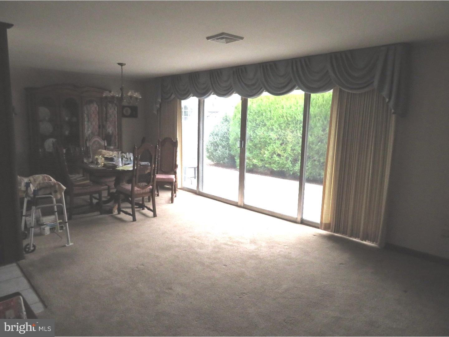 27 Hamlet Road Levittown, PA 19056 - Photo 7 of 18 Dining Room