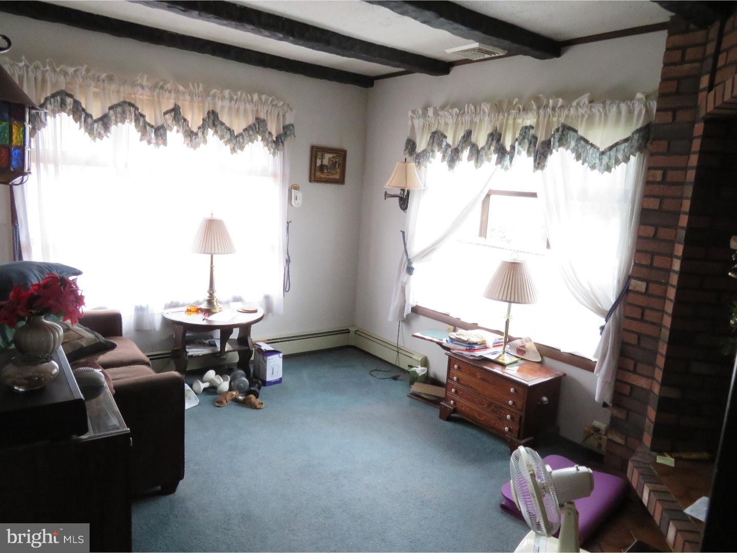 27 Hamlet Road Levittown, PA 19056 - Photo 8 of 18 Family Room