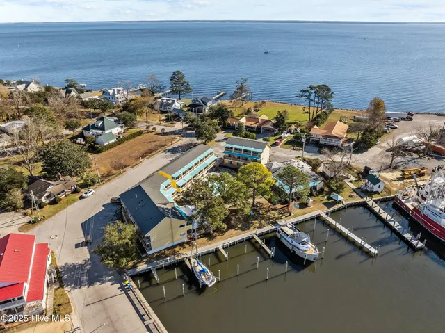 $115,000 | 305 South Avenue, Unit 33, Oriental, NC 28571