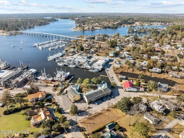 $115,000 | 305 South Avenue, Unit 33, Oriental, NC 28571